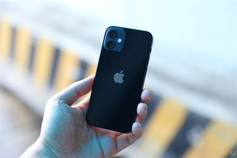 Đánh giá chi tiết iPhone 12 mini: Nhỏ gọn nhưng mạnh mẽ, tưởng rằng pin yếu nhưng cũng được đến 7 tiếng 1 iphone12mini 25 1920x1280 800 resize